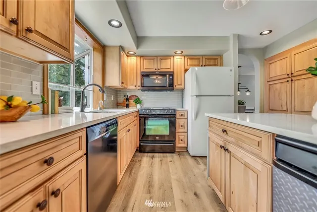 $4,500 | 17430 Gravenstein Road, Bothell, WA 98012