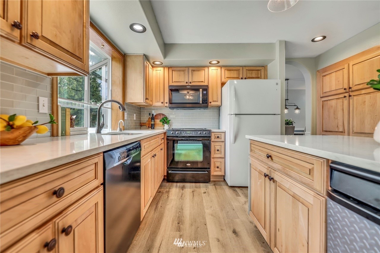 17430 Gravenstein Road Bothell, WA 98012 - Photo 8 of 30