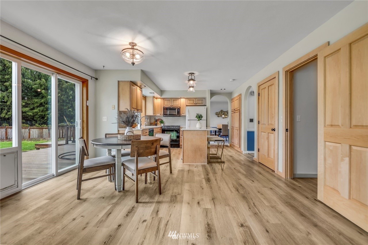 17430 Gravenstein Road Bothell, WA 98012 - Photo 9 of 30