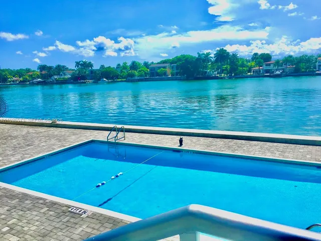 $1,550 | 6484 Indian Creek Drive, Unit 135, Miami Beach, FL 33141