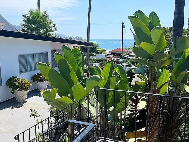 $1,925 | 250 Cliff Drive, Unit 17, Laguna Beach, CA 92651