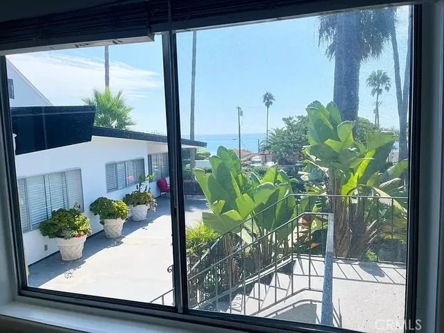 $1,925 | 250 Cliff Drive, Unit 17, Laguna Beach, CA 92651