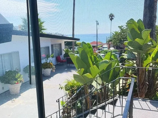 $1,925 | 250 Cliff Drive, Unit 17, Laguna Beach, CA 92651