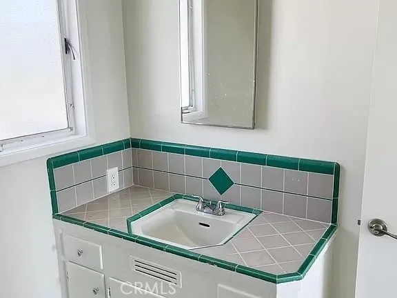 $1,925 | 250 Cliff Drive, Unit 17, Laguna Beach, CA 92651