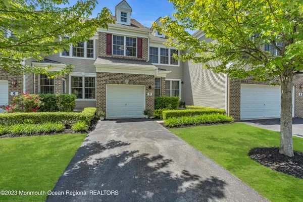 $699,999 | 7 Demarest Drive, Manalapan, NJ 07726