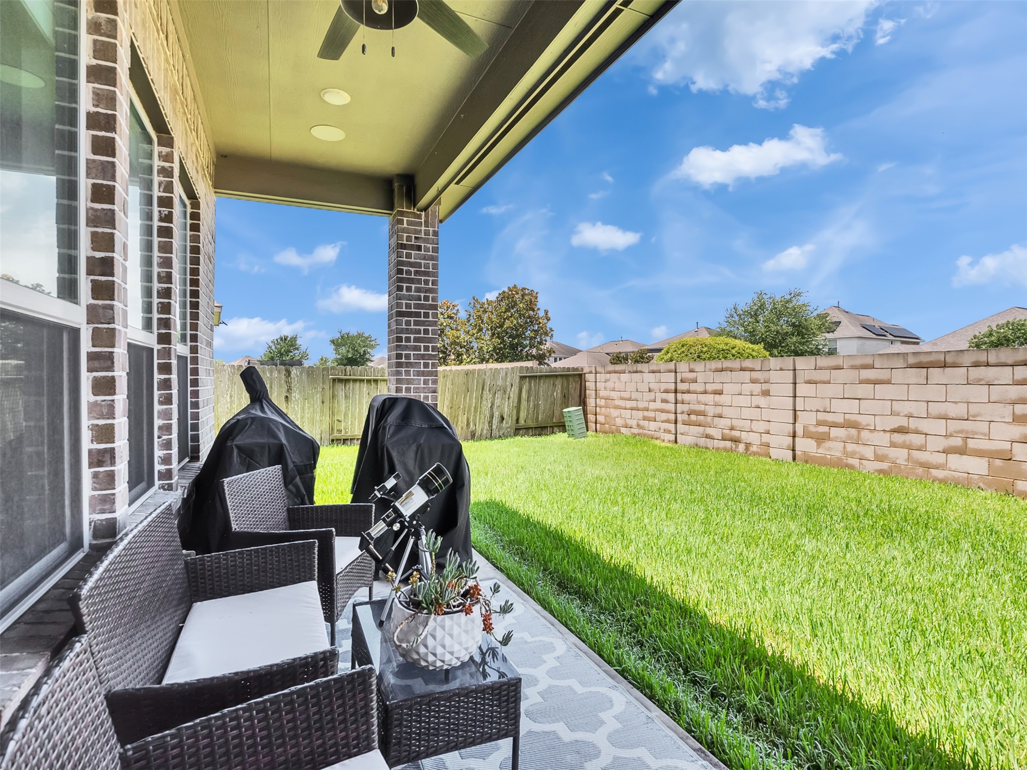 10302 Muir Peak Drive Rosharon, TX 77583 - Photo 34 of 40 Covered patio