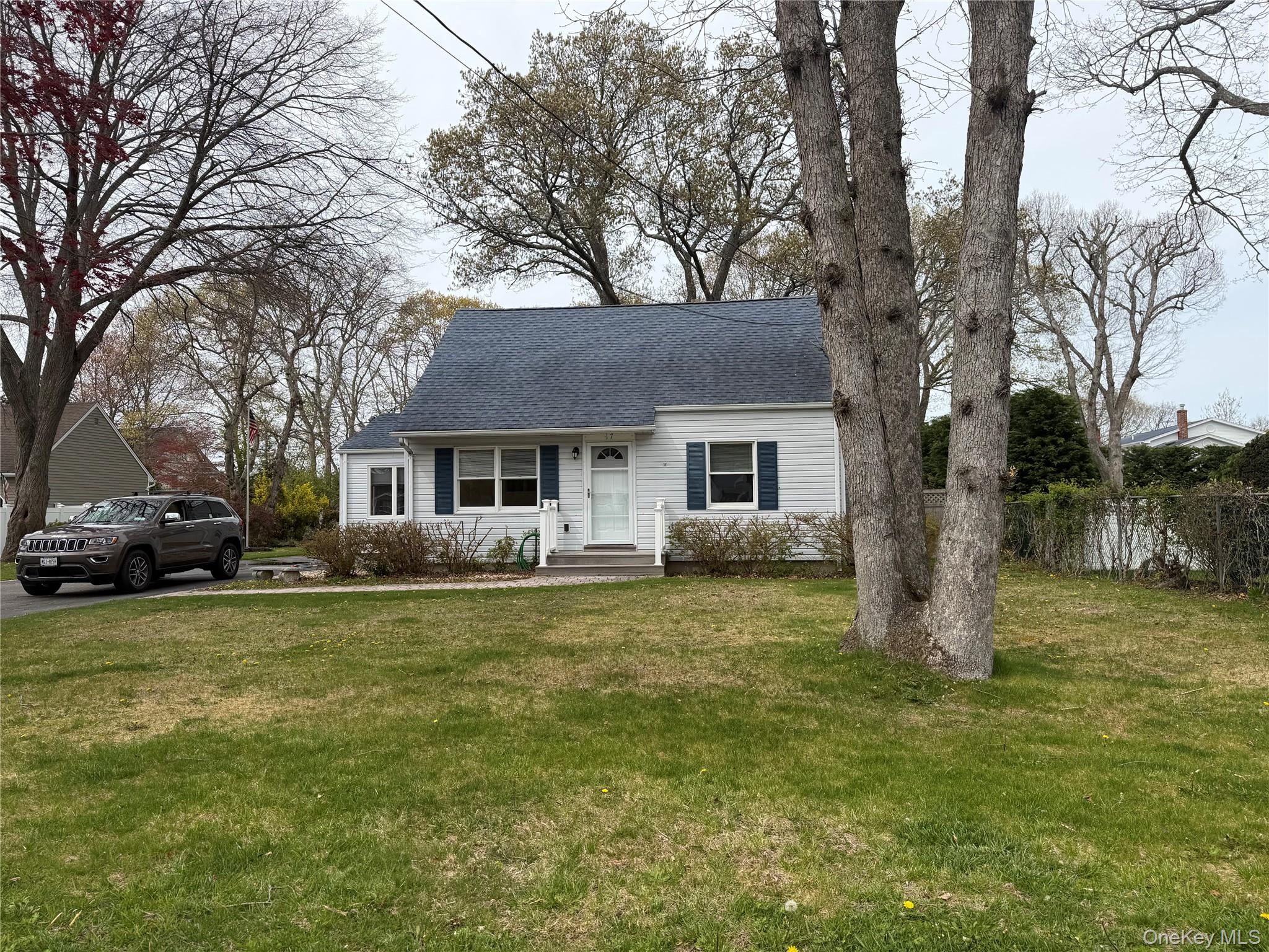 17 Eastover Road Sayville, NY 11782 - Photo 2 of 19