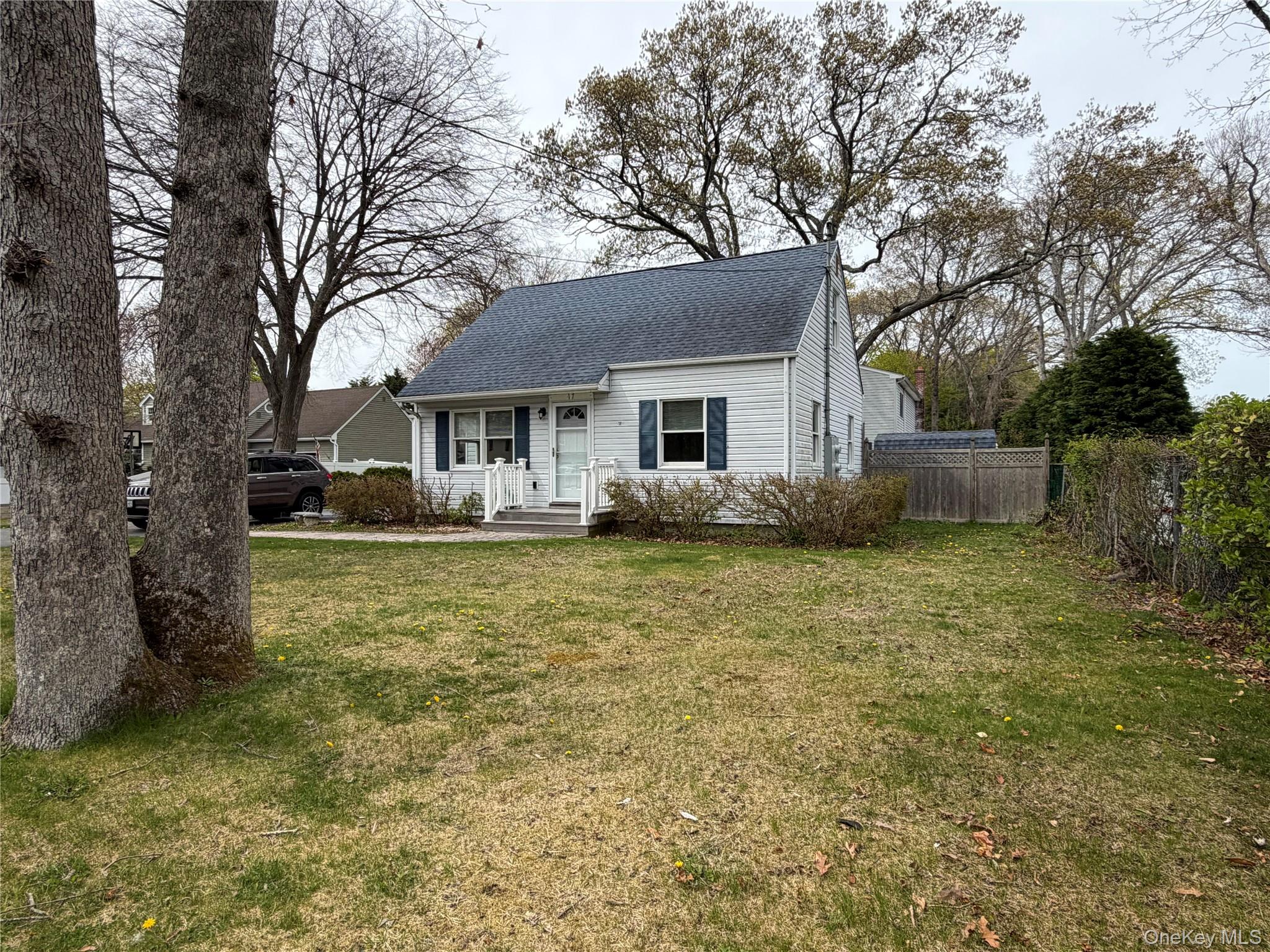 17 Eastover Road Sayville, NY 11782 - Photo 3 of 19