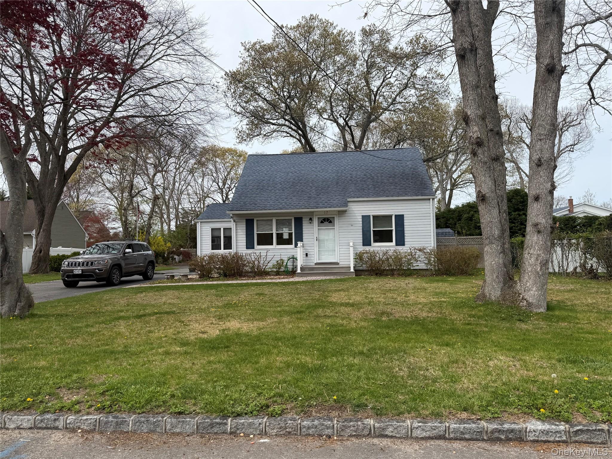 17 Eastover Road Sayville, NY 11782 - Photo 4 of 19