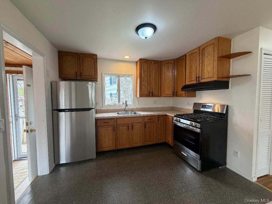 17 Eastover Road Sayville, NY 11782 - Photo 7 of 19 Eat-in-Kitchen