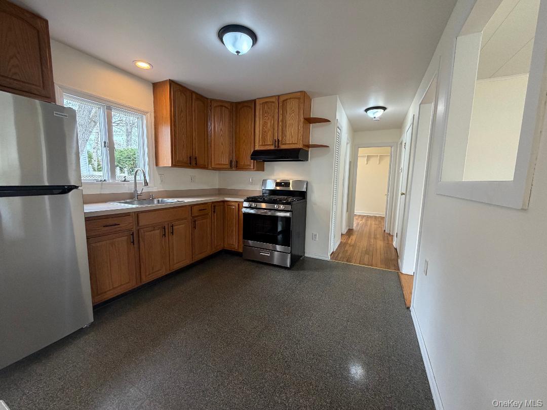 17 Eastover Road Sayville, NY 11782 - Photo 9 of 19
