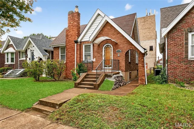 $239,900 | 5521 Rosa Avenue, St. Louis, MO 63109