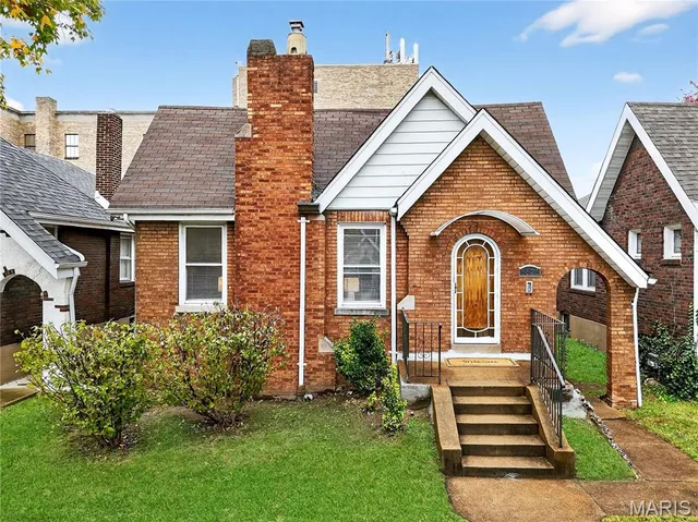 $239,900 | 5521 Rosa Avenue, St. Louis, MO 63109