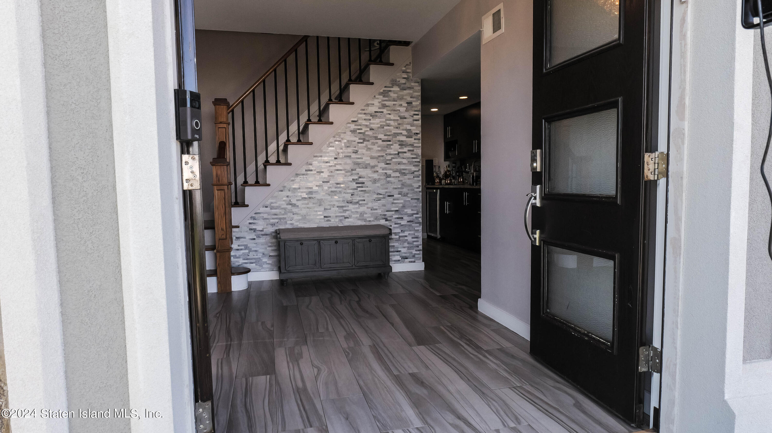 38 Sleepy Hollow Road Staten Island, NY 10314 - Photo 3 of 31 30
