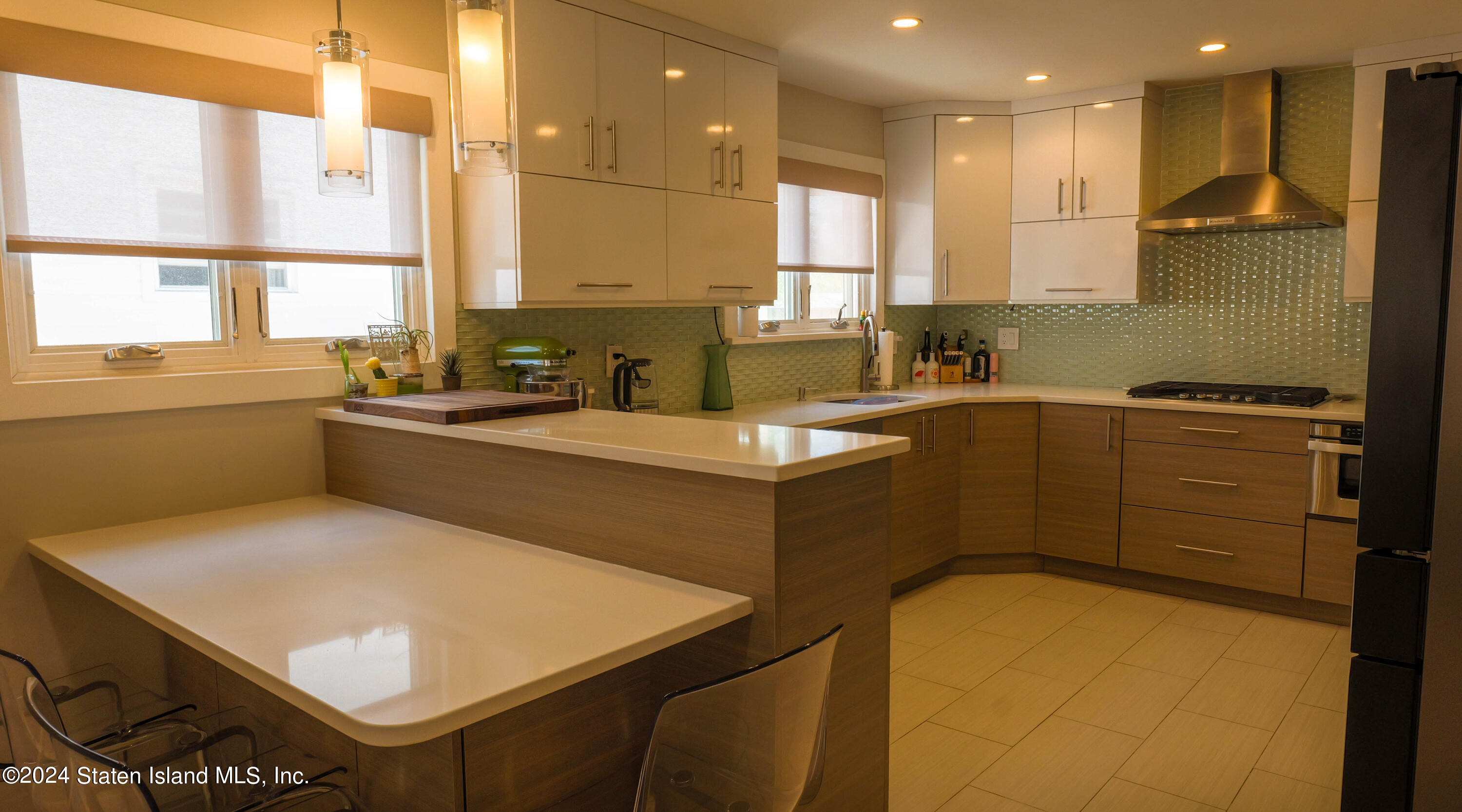 38 Sleepy Hollow Road Staten Island, NY 10314 - Photo 8 of 31 24