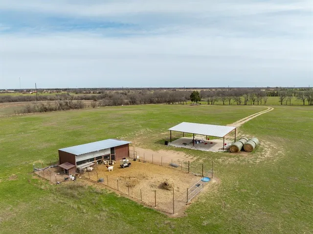 $400,000 | 325 Hcr 4264, Hillsboro, TX 76645