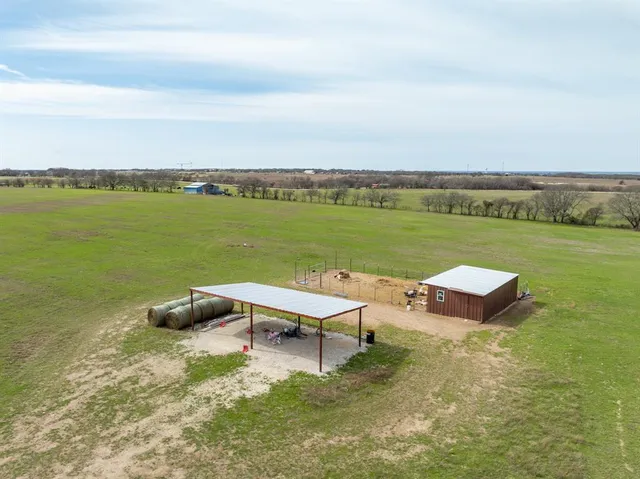 $400,000 | 325 Hcr 4264, Hillsboro, TX 76645