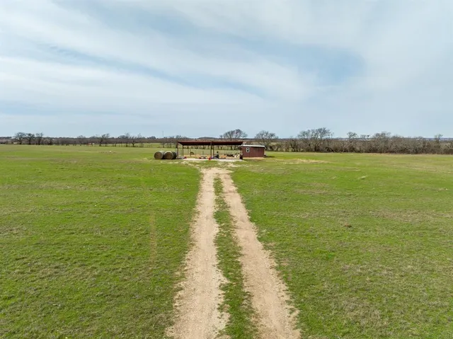 $400,000 | 325 Hcr 4264, Hillsboro, TX 76645