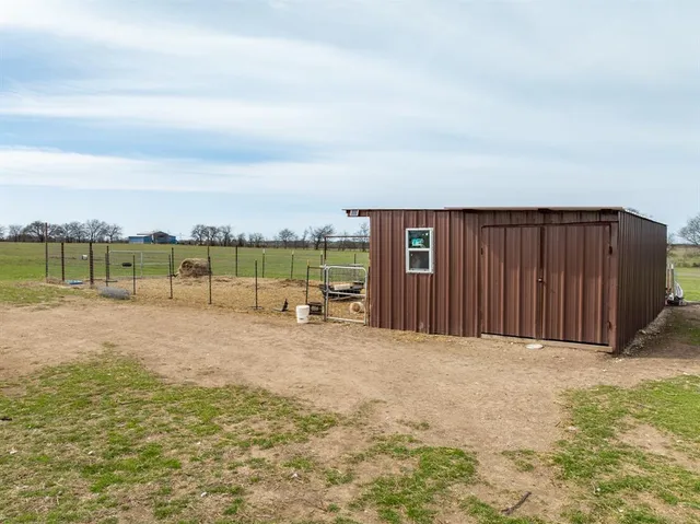 $400,000 | 325 Hcr 4264, Hillsboro, TX 76645