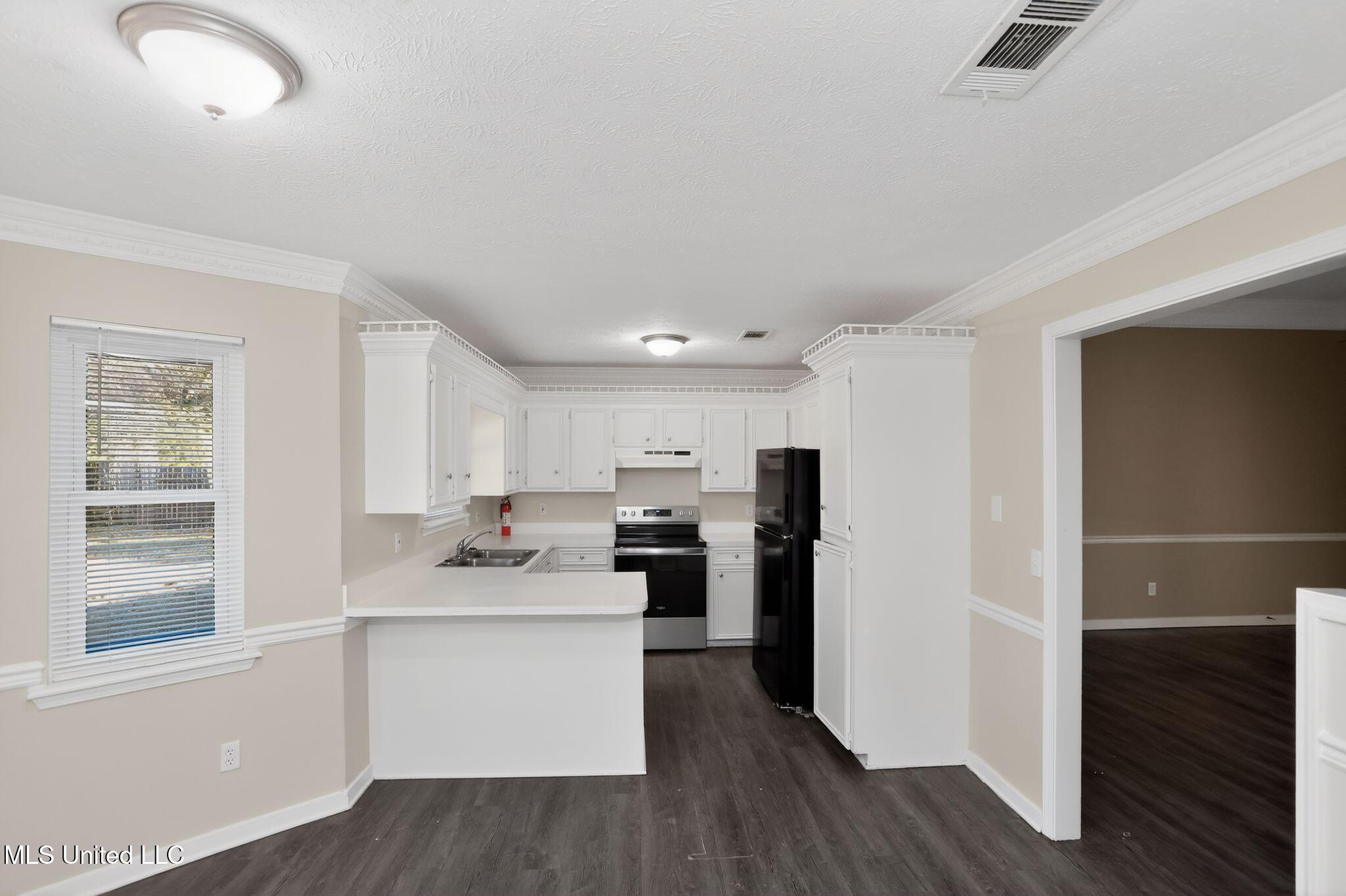 101 Sundew Place Jackson, MS 39212 - Photo 16 of 35 22_101_Sundew_Pl_Jackson_MS_39212-Kitche