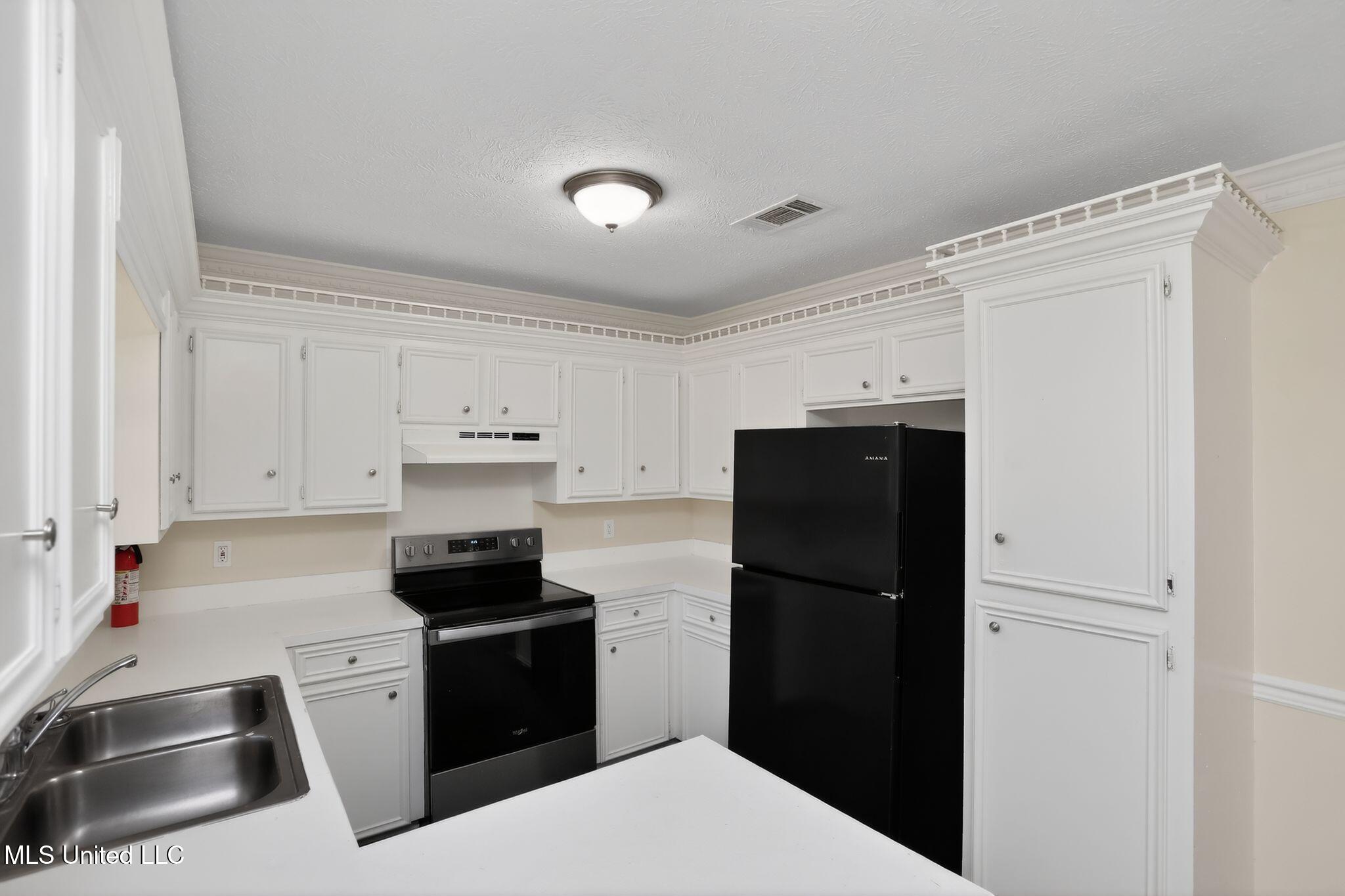 101 Sundew Place Jackson, MS 39212 - Photo 18 of 35 24_101_Sundew_Pl_Jackson_MS_39212-Kitche