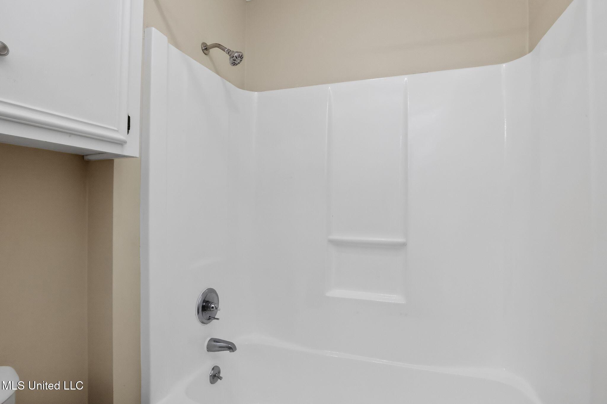 101 Sundew Place Jackson, MS 39212 - Photo 28 of 35 34_101_Sundew_Pl_Jackson_MS_39212-Bathro