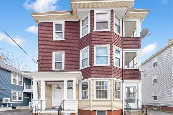 $2,200 | 254 Shawmut Avenue, Unit 1, Central Falls, RI 02863