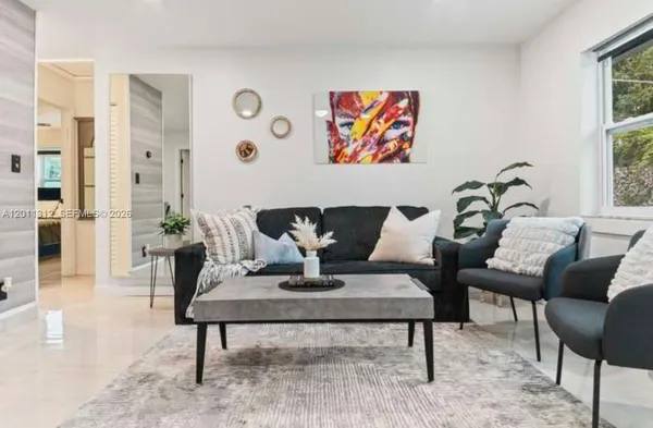 $2,800 | 2320 Southwest 18th Terrace, Unit 13, Fort Lauderdale, FL 33315