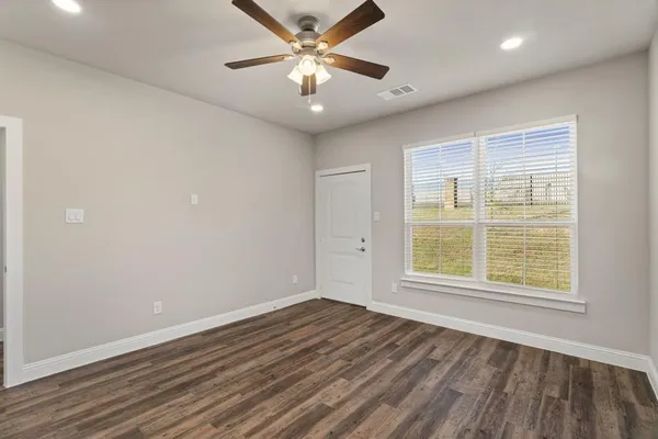 $329,998 | 548 Edgewater Drive, Weatherford, TX 76087