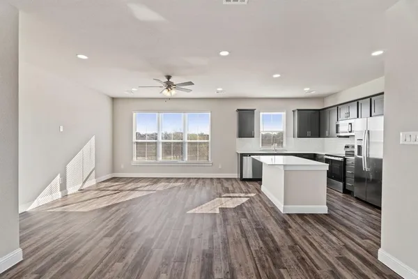 $329,998 | 548 Edgewater Drive, Weatherford, TX 76087