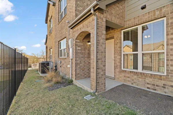 $329,998 | 548 Edgewater Drive, Weatherford, TX 76087