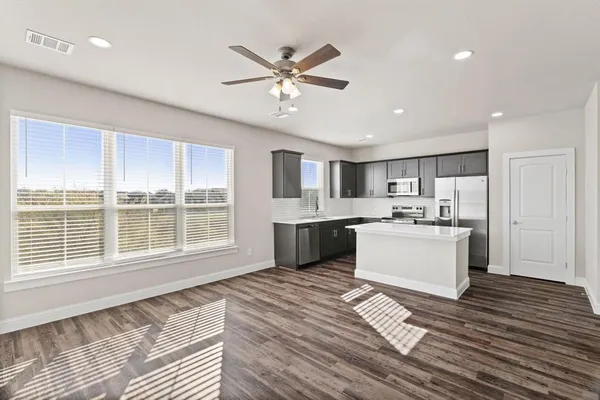 $329,998 | 548 Edgewater Drive, Weatherford, TX 76087