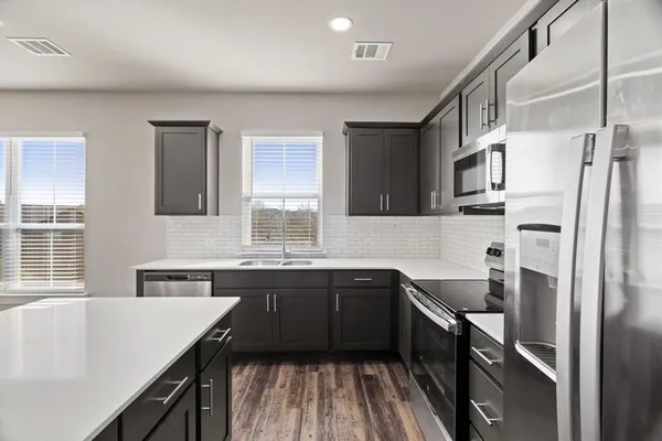 $329,998 | 548 Edgewater Drive, Weatherford, TX 76087