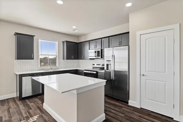 $329,998 | 548 Edgewater Drive, Weatherford, TX 76087