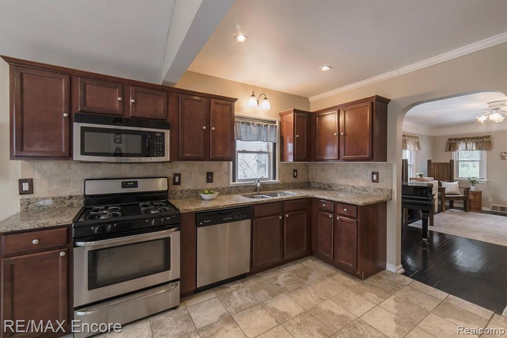 2875 Devondale Road Rochester, MI 48309 - Photo 12 of 42