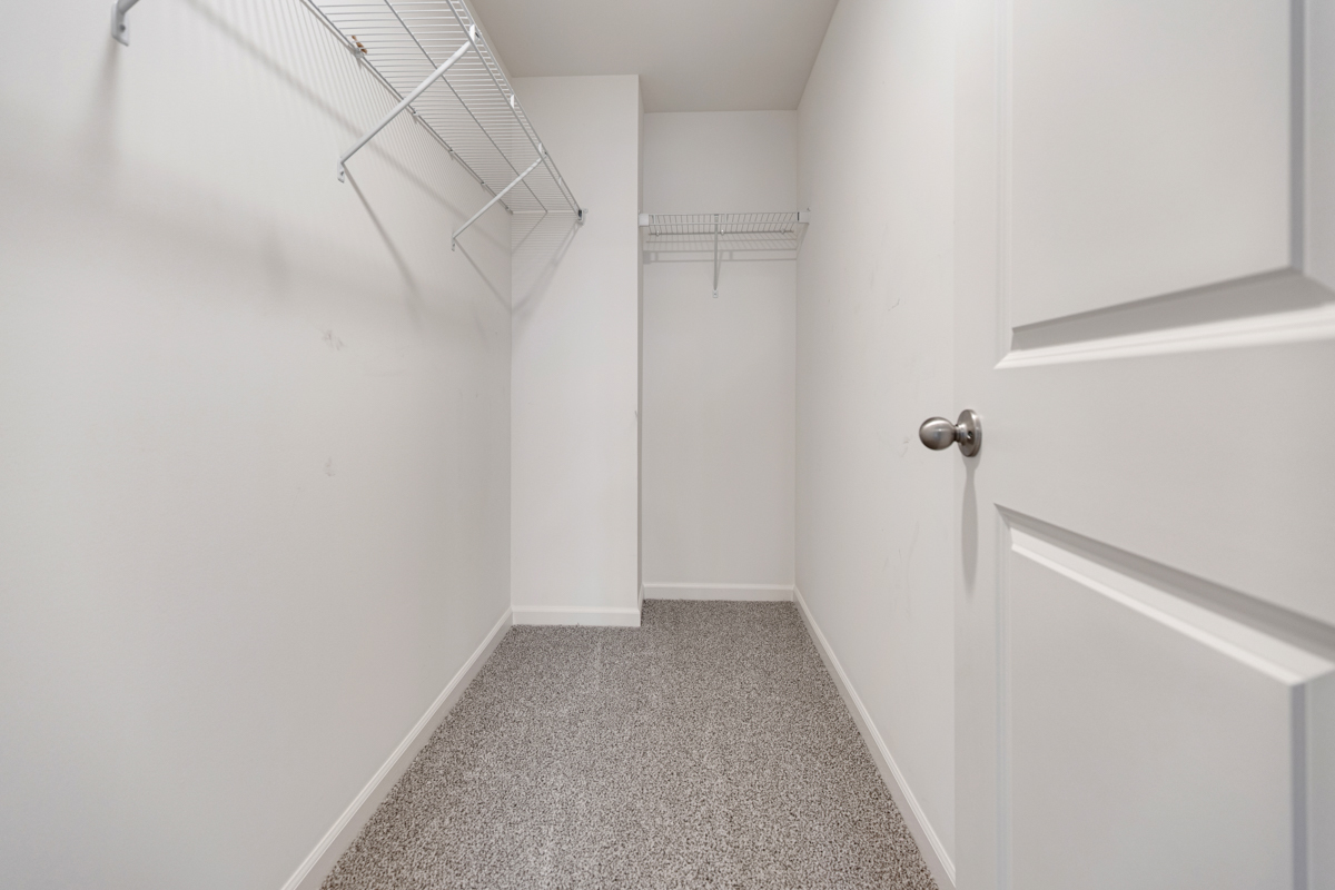 2016 Yellowstone Boulevard Mundelein, IL 60060 - Photo 17 of 26 a view of small space