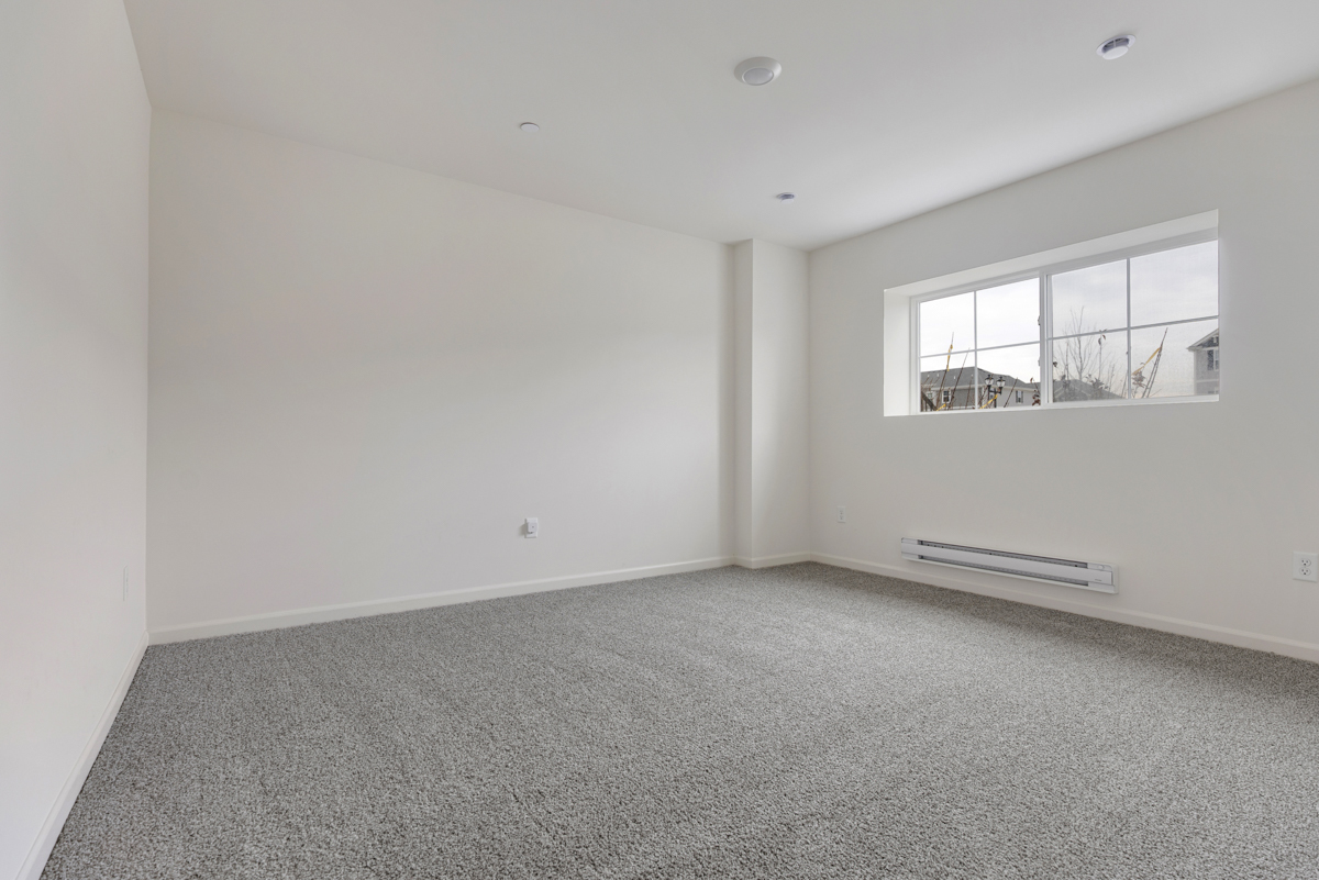 2016 Yellowstone Boulevard Mundelein, IL 60060 - Photo 22 of 26 an empty room with windows