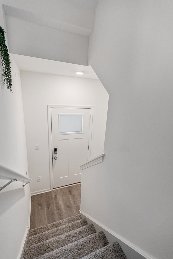 2016 Yellowstone Boulevard Mundelein, IL 60060 - Photo 3 of 26 a view of entryway