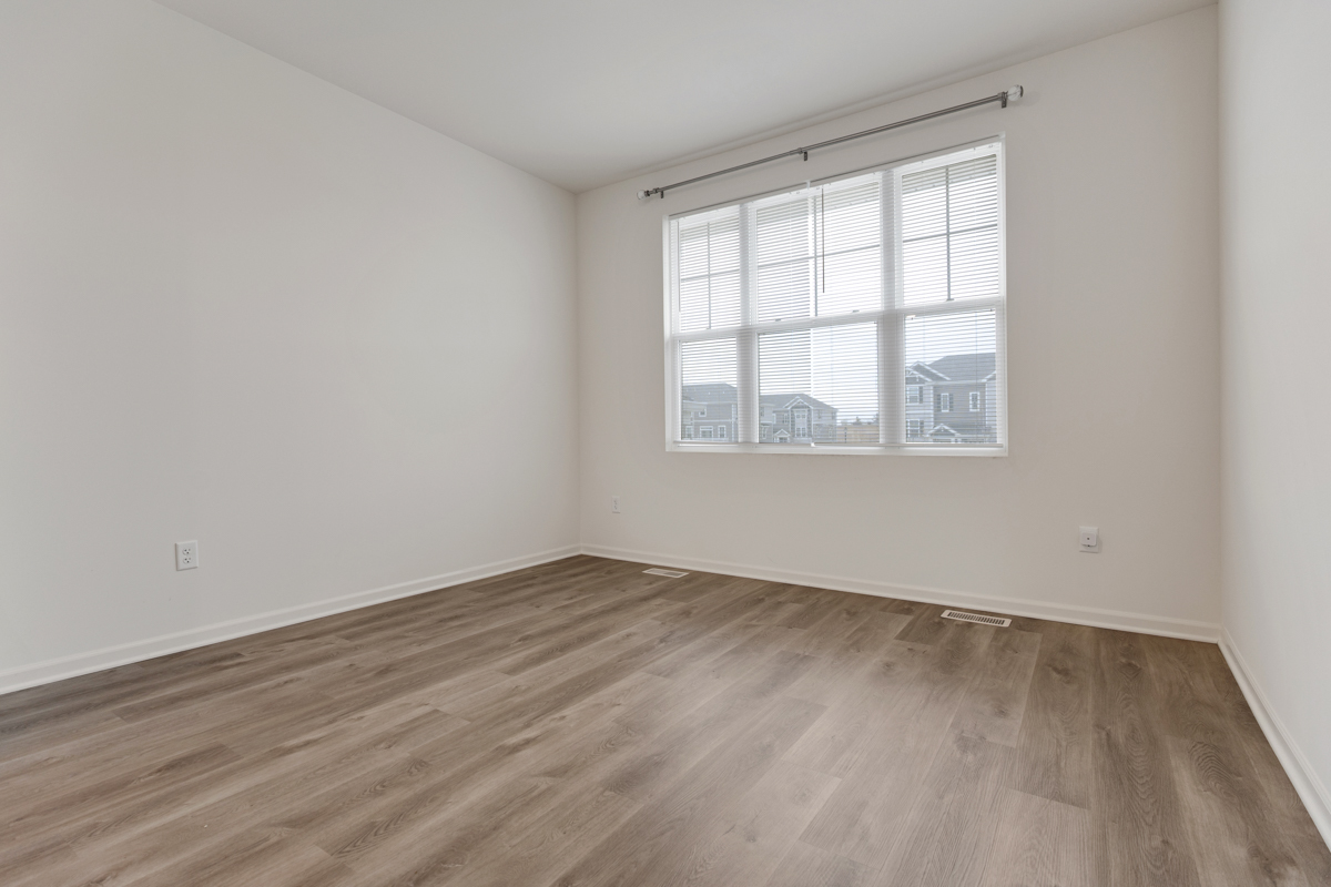 2016 Yellowstone Boulevard Mundelein, IL 60060 - Photo 9 of 26 an empty room with wooden floor and windows