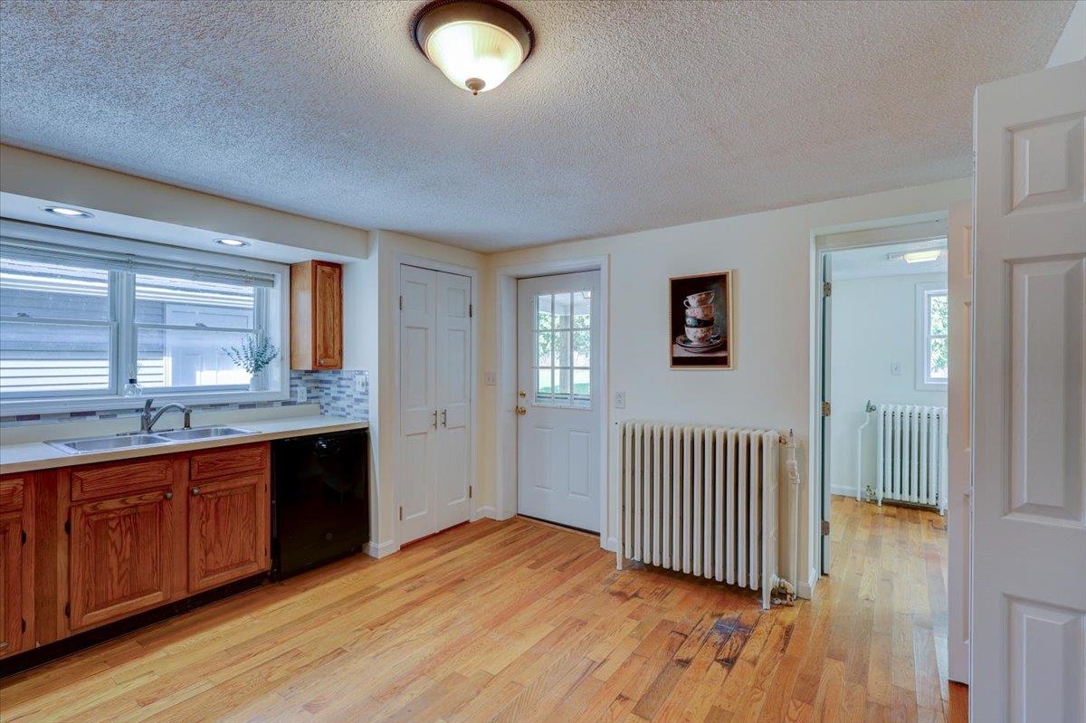 569 Lake Road St. Albans Town, VT 05478 - Photo 3 of 40