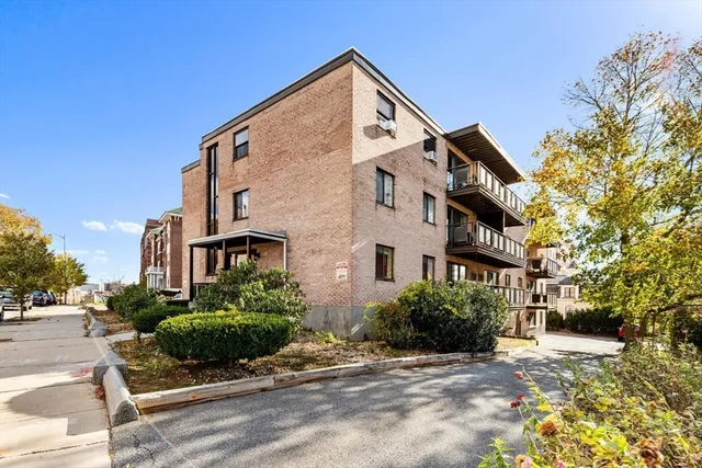 $419,000 | 154 High Street, Unit 204, Medford, MA 02155