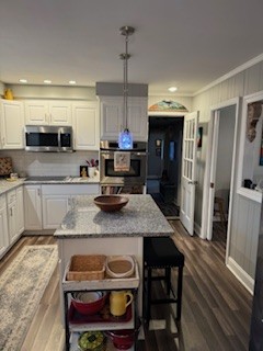 314 Kimbrough Road Clarksville, TN 37043 - Photo 11 of 29 a kitchen with refrigerator and stove