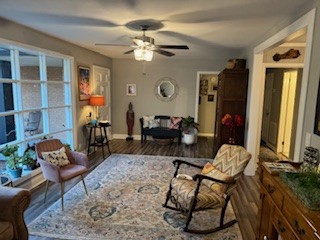 314 Kimbrough Road Clarksville, TN 37043 - Photo 7 of 29 a living room with furniture