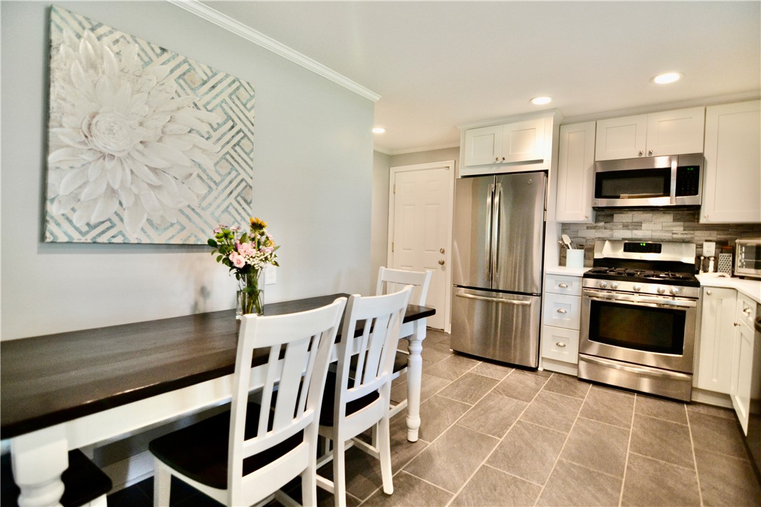 55 Ross Brook Drive Penfield, NY 14625 - Photo 8 of 34