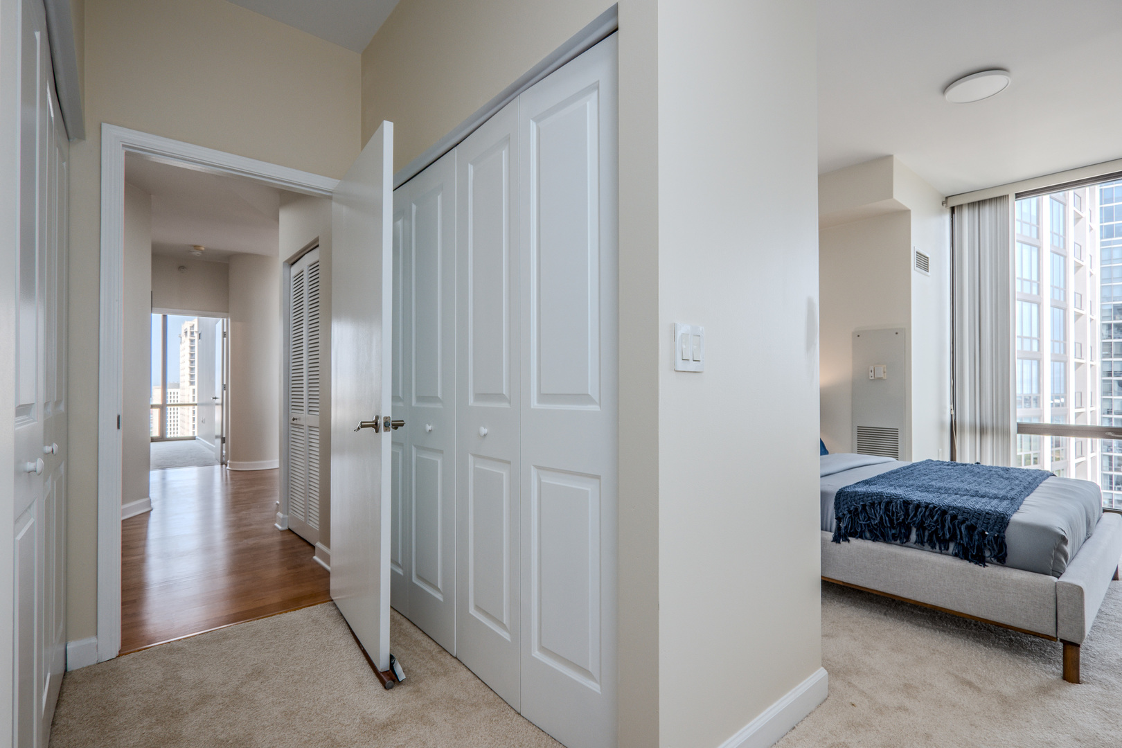233 East 13th Street, Unit 2001 Chicago, IL 60605 - Photo 22 of 48 a living room with a bed and a window