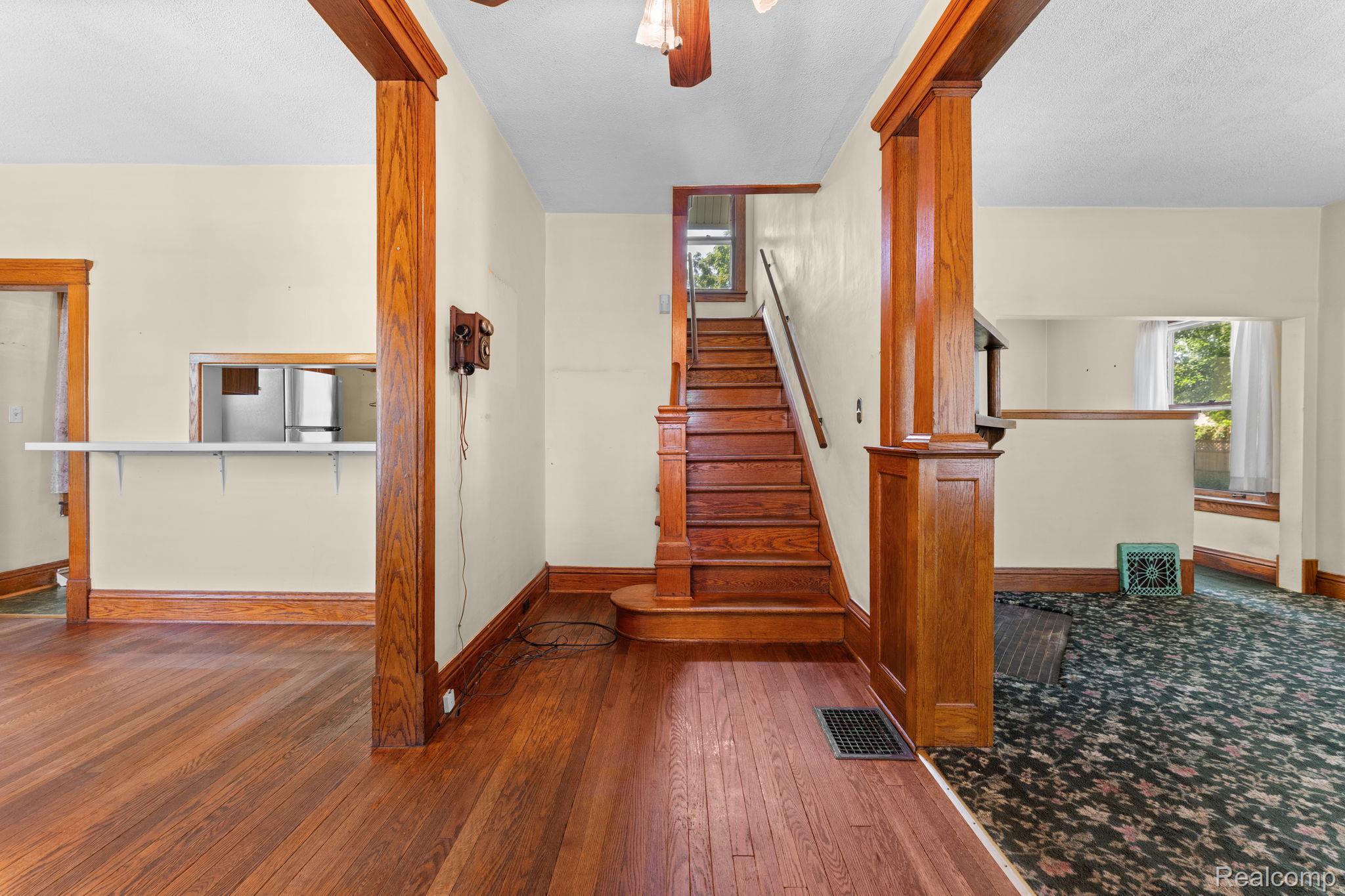 138 East Square Lake Road Troy, MI 48085 - Photo 6 of 55 10-web-or-mls-DSC01037.jpg