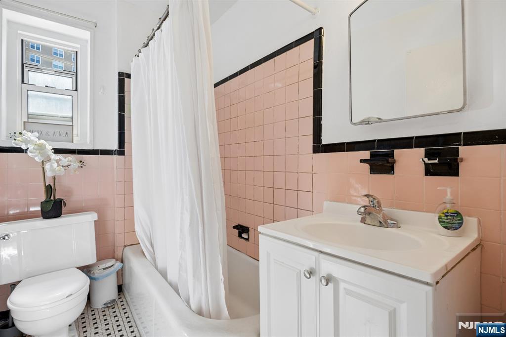2215 North Central Road, Unit 4A Fort Lee, NJ 07024 - Photo 9 of 16