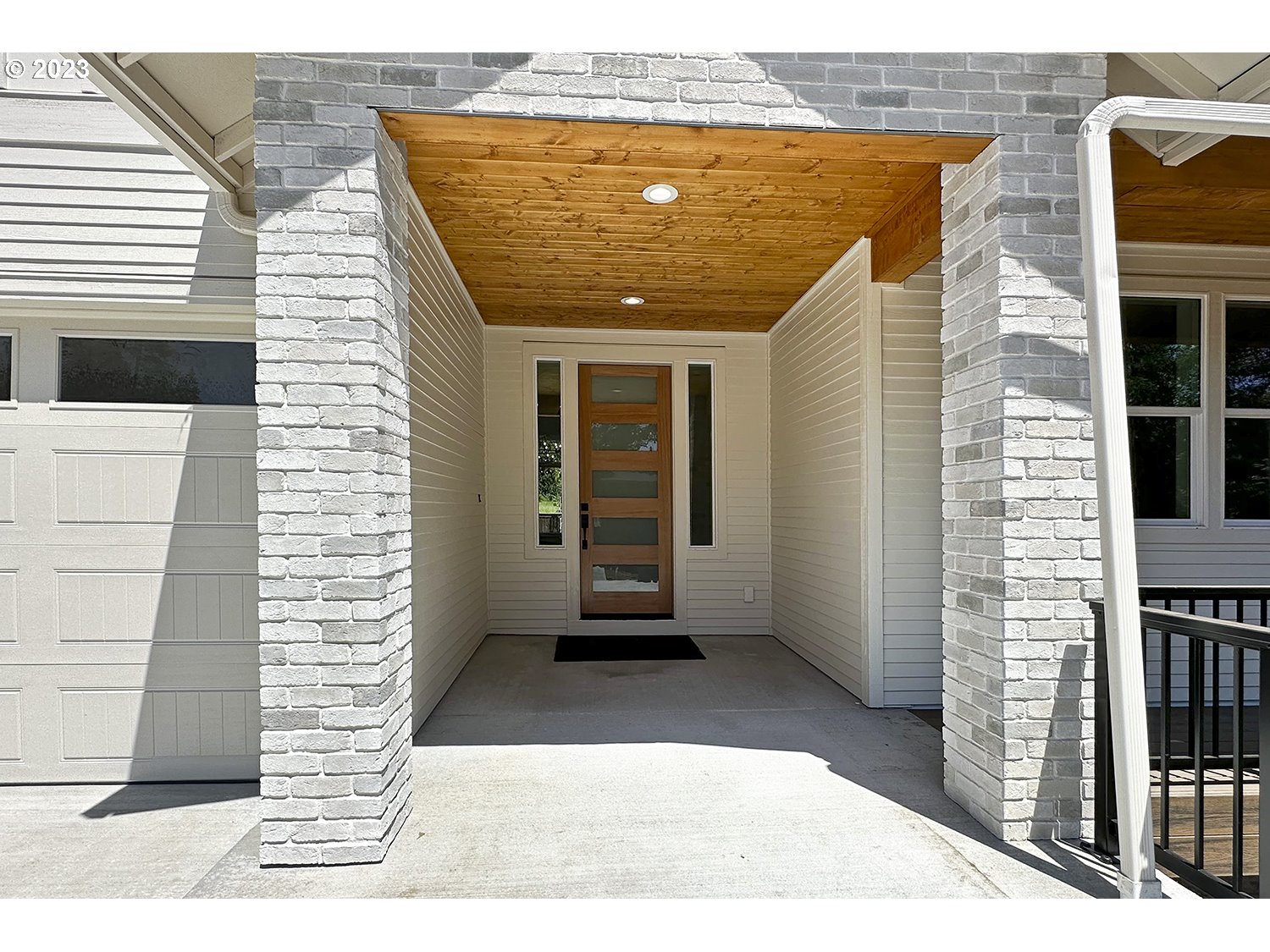 14915 Northeast 40th Street Vancouver, WA 98686 - Photo 2 of 17 a view of a entryway front of house