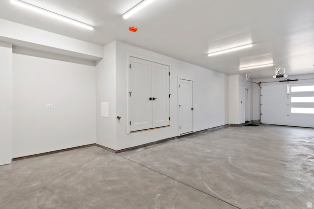 32 West 400 South Bountiful, UT 84010 - Photo 29 of 31 Garage with baseboards