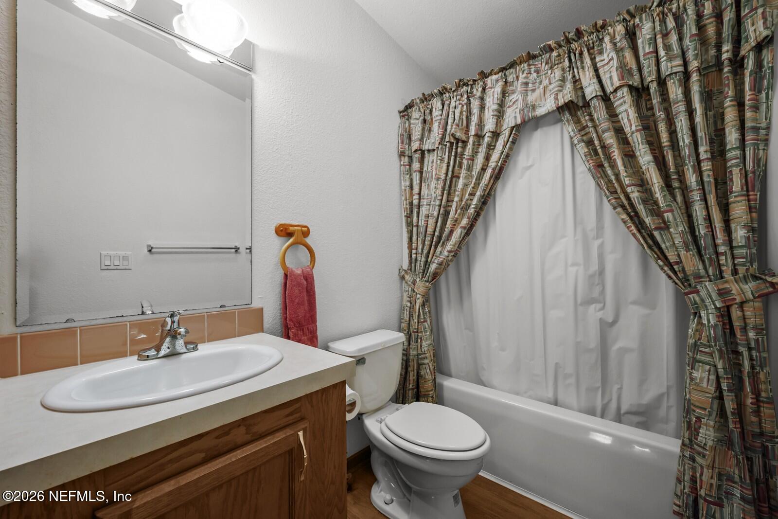 305 Palmetto Bluff Road Palatka, FL 32177 - Photo 14 of 34 Primary Bath Tub